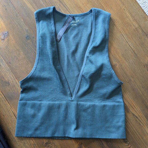 Tank & shirt - Picture 2 of 3